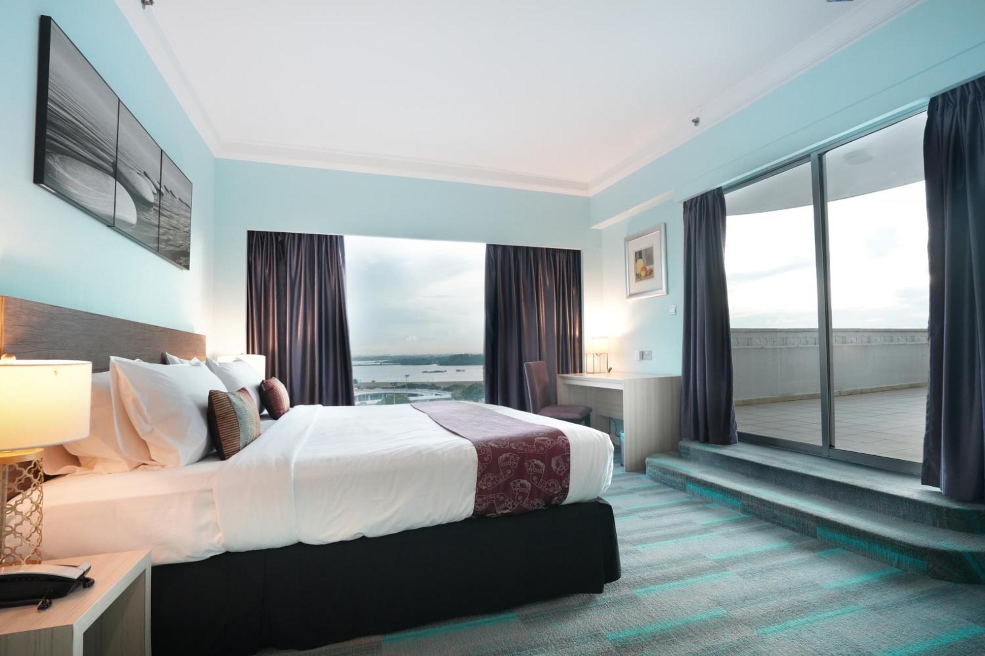 Thistle Джохор Бахру Екстериор снимка Deluxe Ocean View