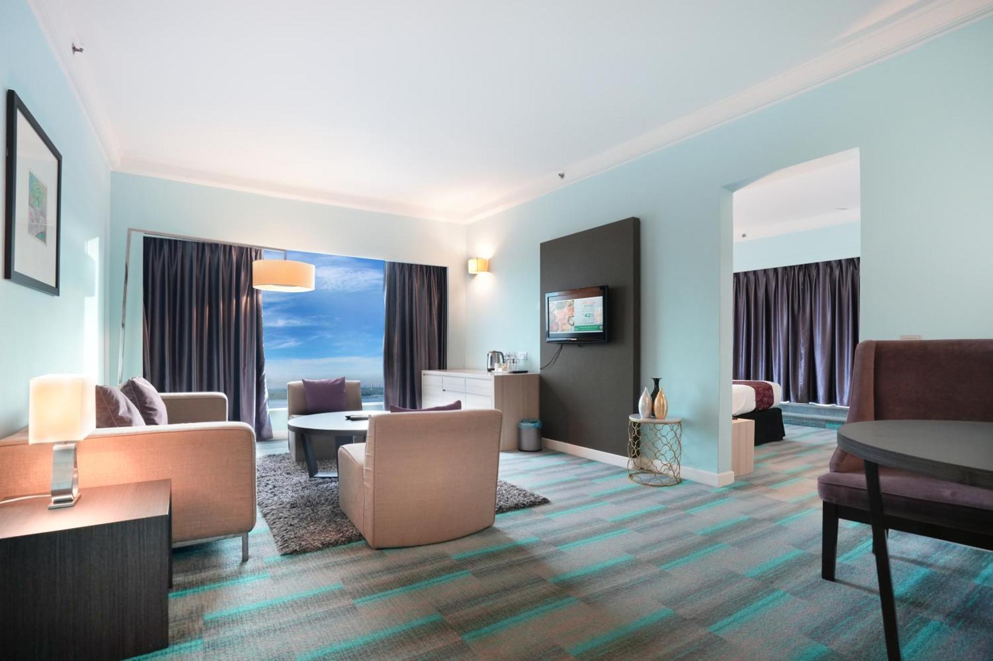 Thistle Джохор Бахру Екстериор снимка Suite