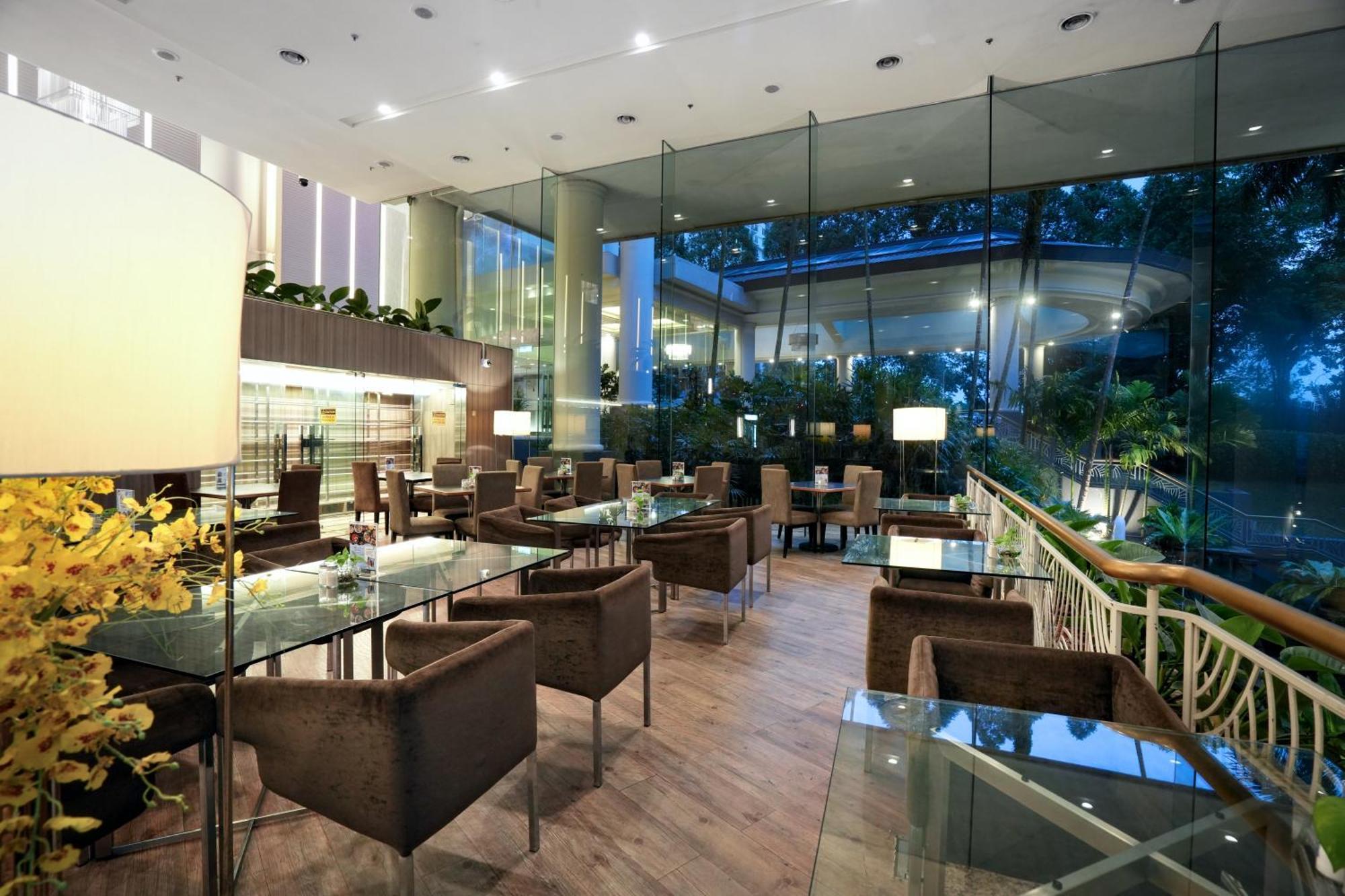 Thistle Джохор Бахру Екстериор снимка The interior of the lounge