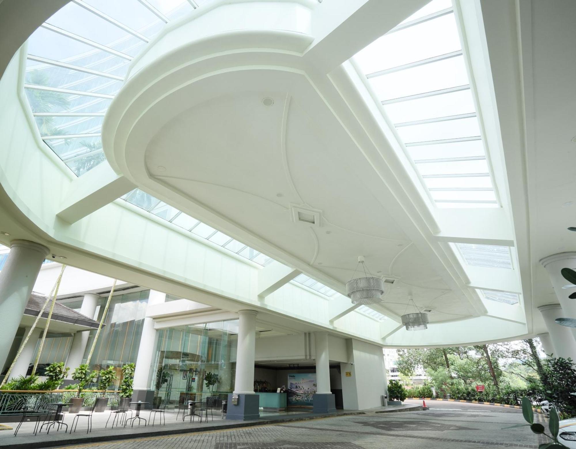 Thistle Джохор Бахру Екстериор снимка The interior of the National Museum of Singapore