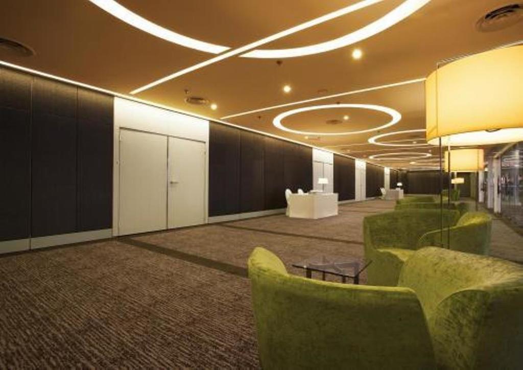 Thistle Джохор Бахру Екстериор снимка The interior of the hotel